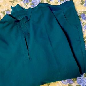 X-Large hunter green figs scrub set barely worn